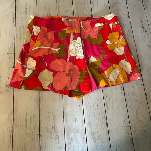 Trina Turk Women's Printed shorts Floral Size 6 - Picture 1 of 10